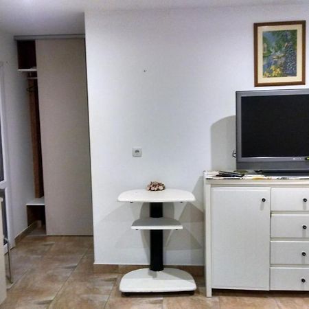 Студия С Двориком В Отраде Odessa Buitenkant foto