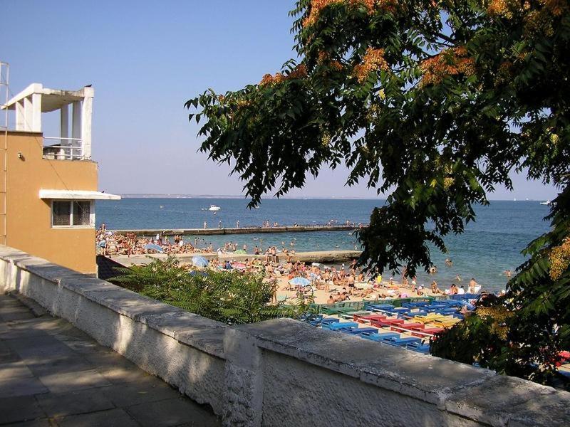 Студия С Двориком В Отраде Odessa Buitenkant foto