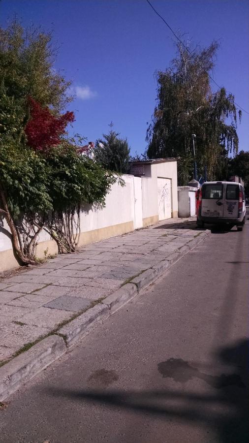 Студия С Двориком В Отраде Odessa Buitenkant foto